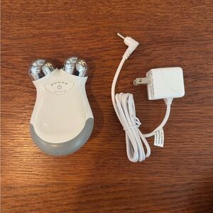 NuFace White and Gray Toning Device with Charger
